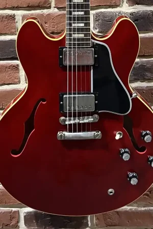 Se termine bientôt - Gibson Custom Shop Murphy Lab 1964 ES-335 Reissue Ultra light Aged Sixties Cherry